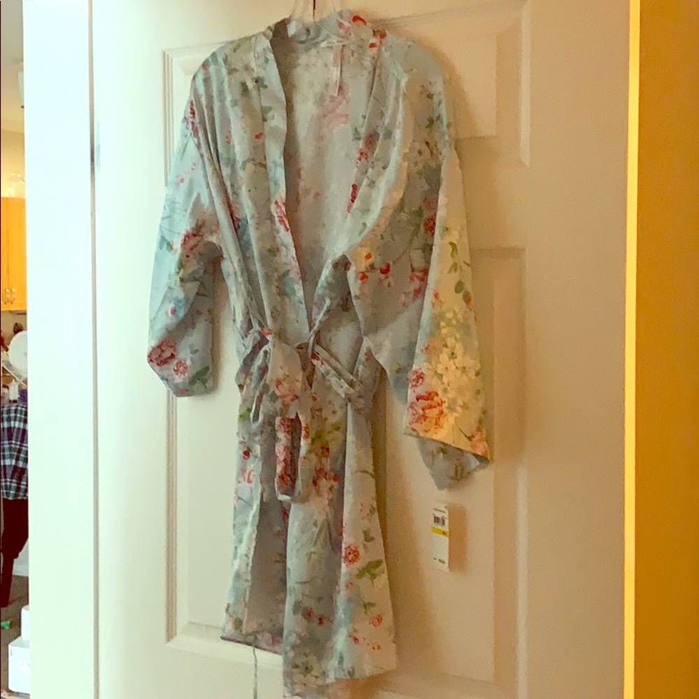 NWT Flora Nikrooz Robe